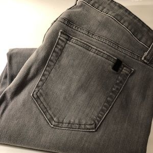 JOE’S grey skinny jean size 31